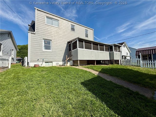 106 Layne Avenue, Nitro, WV 25143