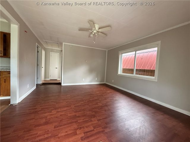 106 Layne Avenue, Nitro, WV 25143