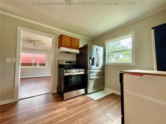 106 Layne Avenue, Nitro, WV 25143