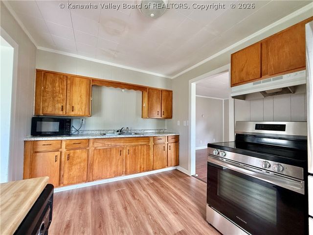 106 Layne Avenue, Nitro, WV 25143