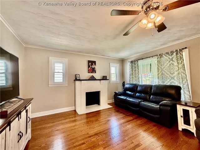 106 Layne Avenue, Nitro, WV 25143