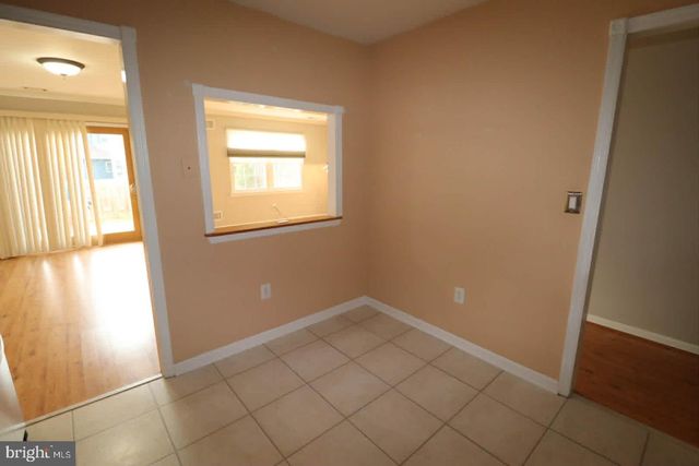 8 DEERFIELD CT, Bordentown, NJ 08505