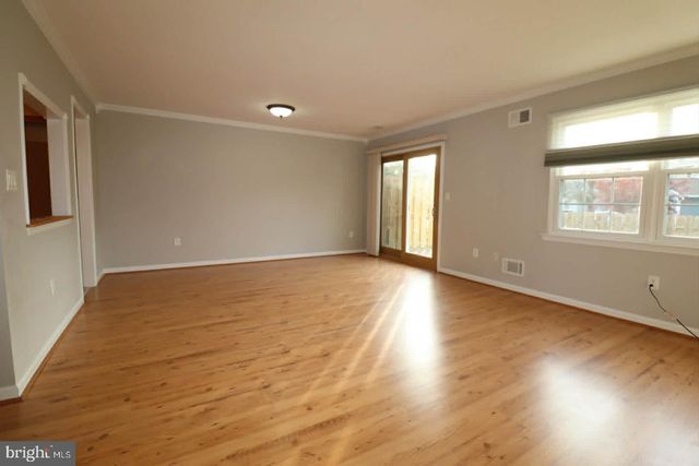 8 DEERFIELD CT, Bordentown, NJ 08505