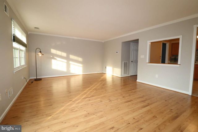 8 DEERFIELD CT, Bordentown, NJ 08505