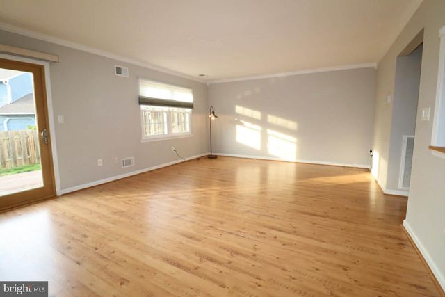 8 DEERFIELD CT, Bordentown, NJ 08505