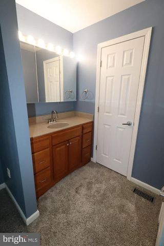 8 DEERFIELD CT, Bordentown, NJ 08505