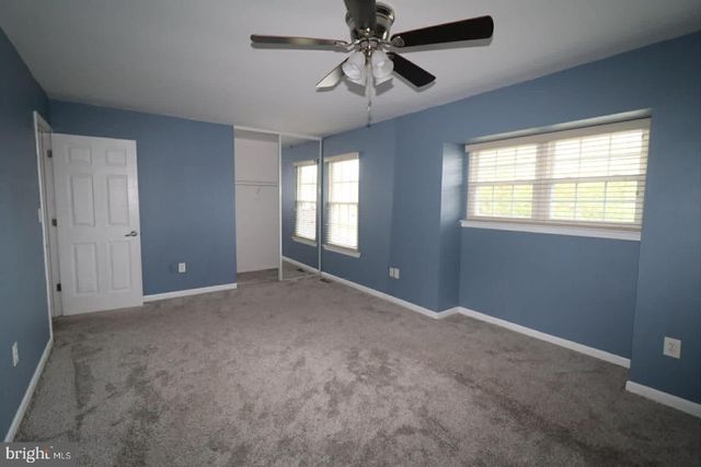 8 DEERFIELD CT, Bordentown, NJ 08505