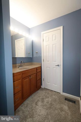 8 DEERFIELD CT, Bordentown, NJ 08505