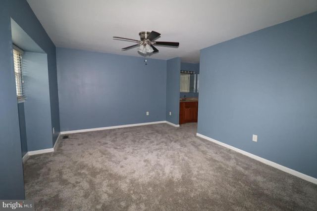 8 DEERFIELD CT, Bordentown, NJ 08505