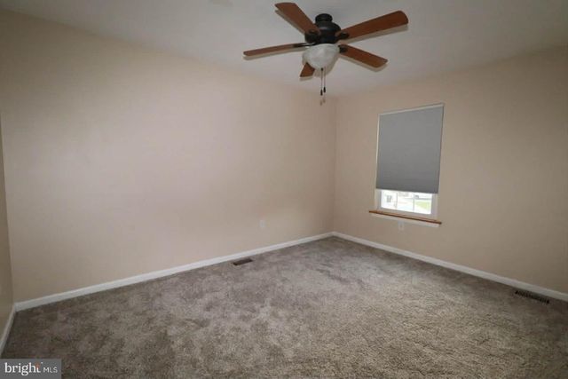 8 DEERFIELD CT, Bordentown, NJ 08505