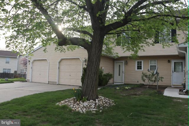 8 DEERFIELD CT, Bordentown, NJ 08505
