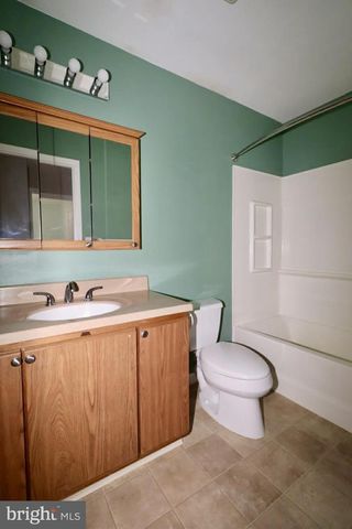 8 DEERFIELD CT, Bordentown, NJ 08505