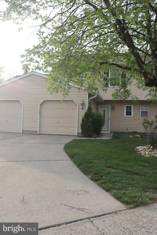 8 DEERFIELD CT, Bordentown, NJ 08505