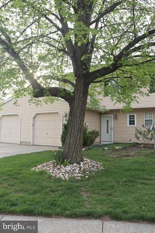 8 DEERFIELD CT, Bordentown, NJ 08505