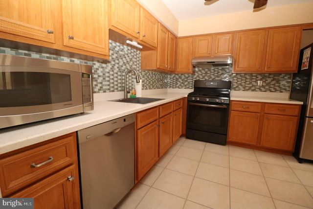 8 DEERFIELD CT, Bordentown, NJ 08505