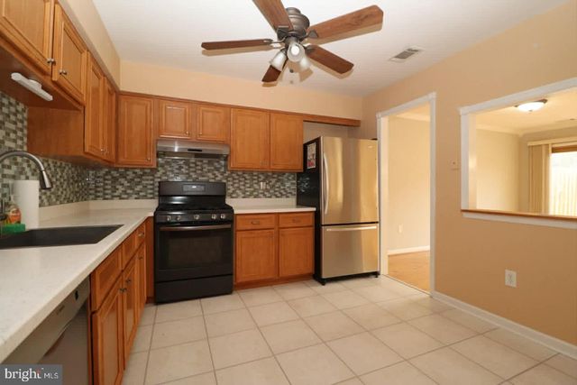 8 DEERFIELD CT, Bordentown, NJ 08505