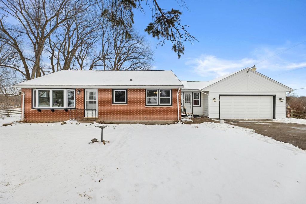S46W29780 Genesee ROAD, Waukesha, WI 53189