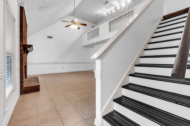 2957 VALLEY LAKE DR, Bartlett, TN 38135