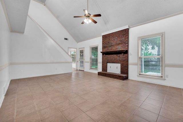 2957 VALLEY LAKE DR, Bartlett, TN 38135