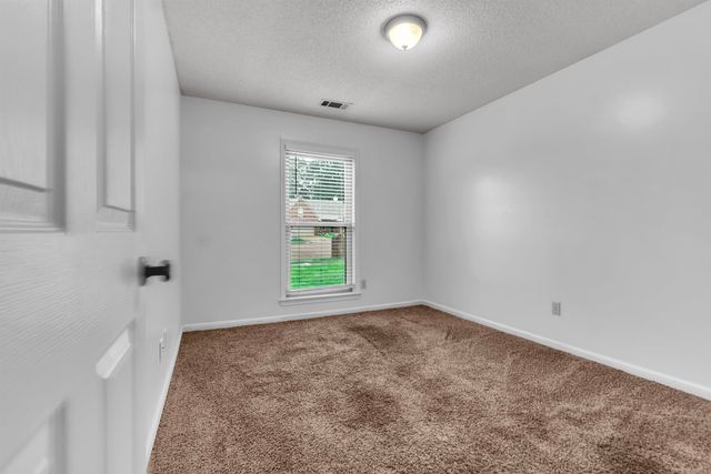 2957 VALLEY LAKE DR, Bartlett, TN 38135