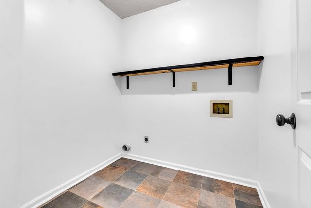 2957 VALLEY LAKE DR, Bartlett, TN 38135