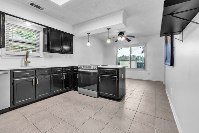 2957 VALLEY LAKE DR, Bartlett, TN 38135