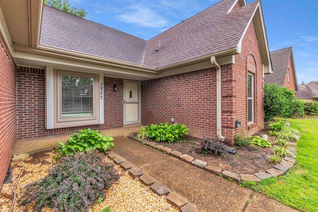 2957 VALLEY LAKE DR, Bartlett, TN 38135