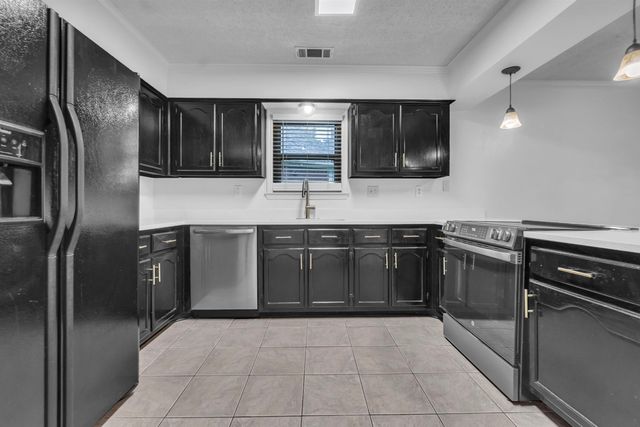 2957 VALLEY LAKE DR, Bartlett, TN 38135