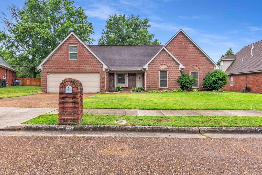 2957 VALLEY LAKE DR, Bartlett, TN 38135