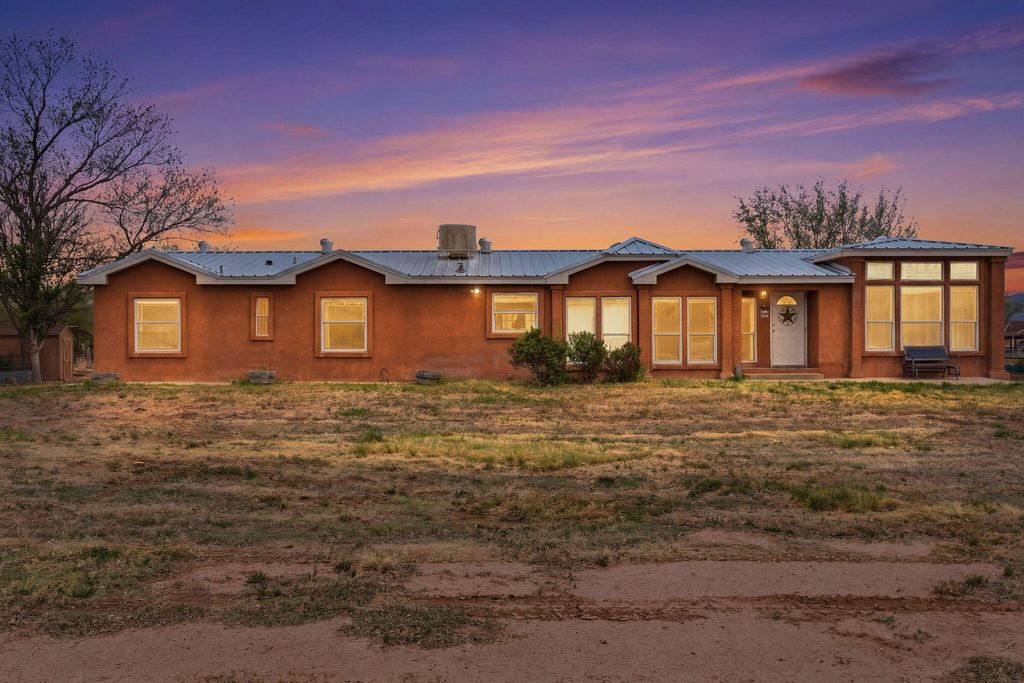 22 Jerome Road, Los Lunas, NM 87031