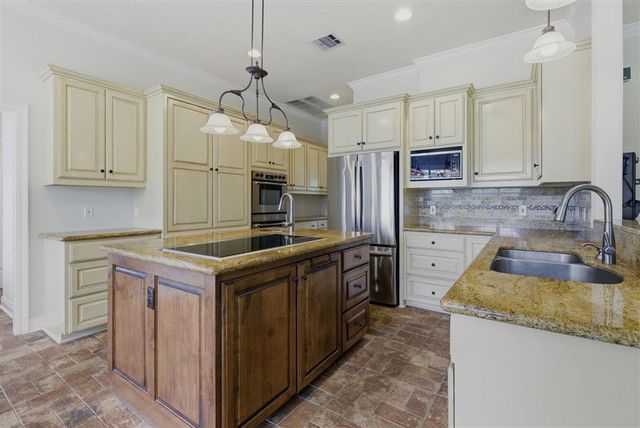 2411 Bon Vie Drive, Sulphur, LA 70665