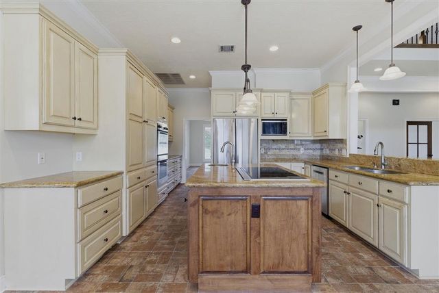2411 Bon Vie Drive, Sulphur, LA 70665