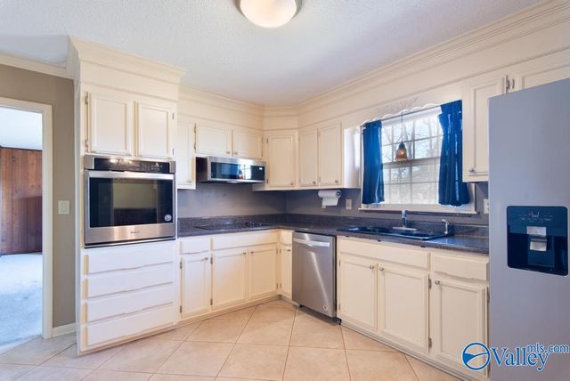 11026 Mcbride Drive SE, Huntsville, AL 35803