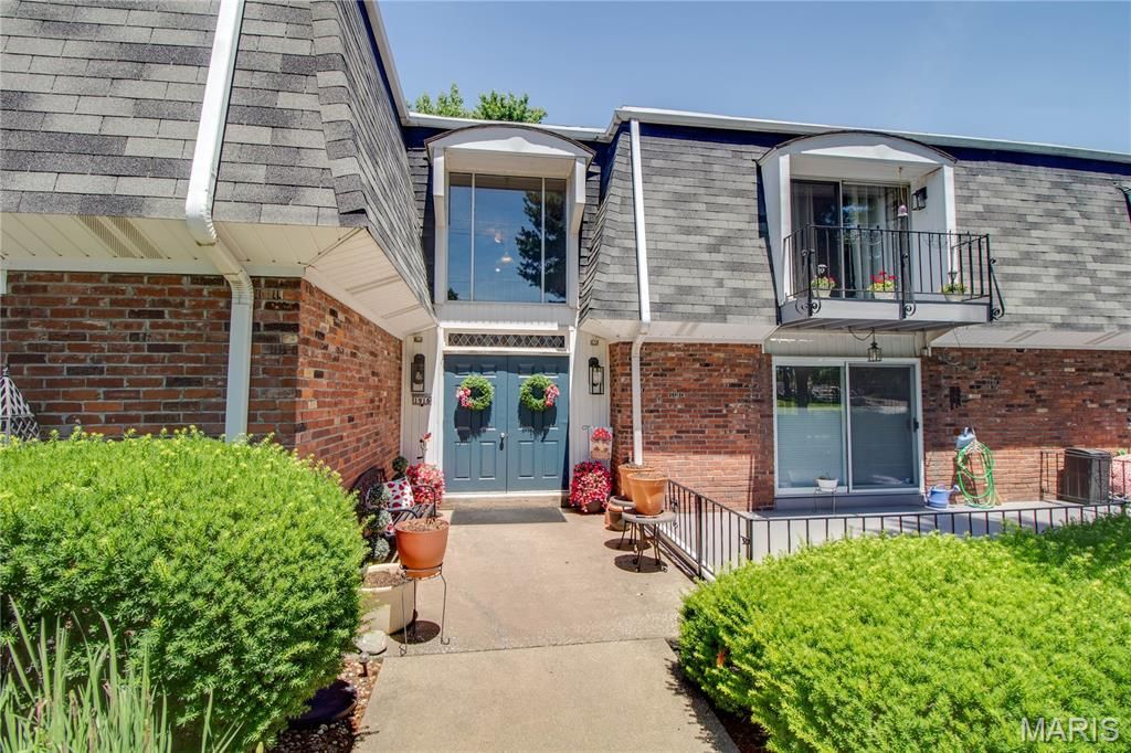 Image 2 of property listing at 1916 W Delmar Avenue F, Godfrey, IL 62035