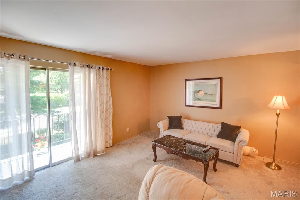 Image 12 of property listing at 1916 W Delmar Avenue F, Godfrey, IL 62035