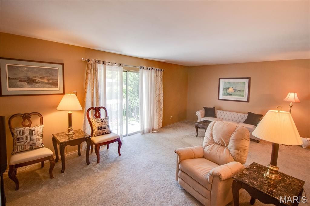 Image 14 of property listing at 1916 W Delmar Avenue F, Godfrey, IL 62035