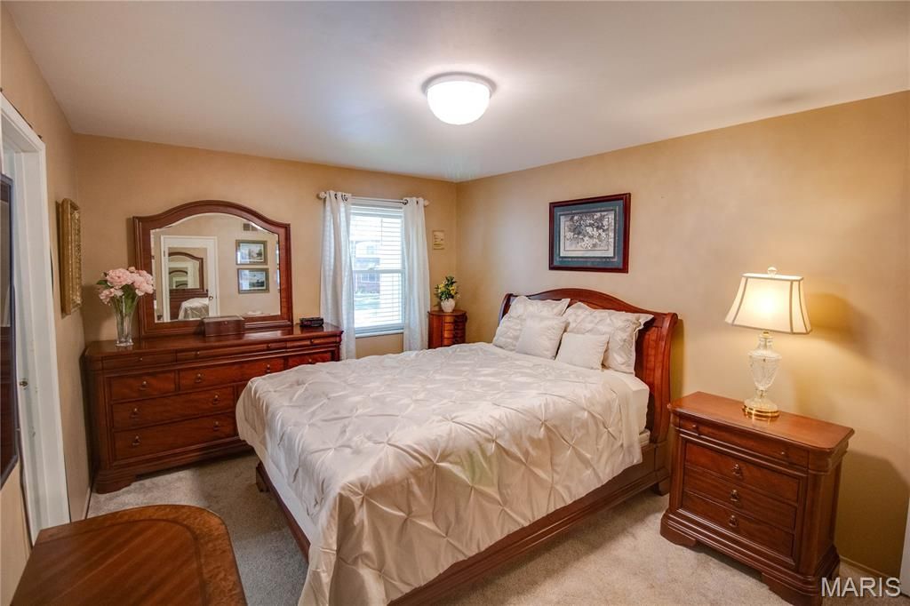Image 22 of property listing at 1916 W Delmar Avenue F, Godfrey, IL 62035
