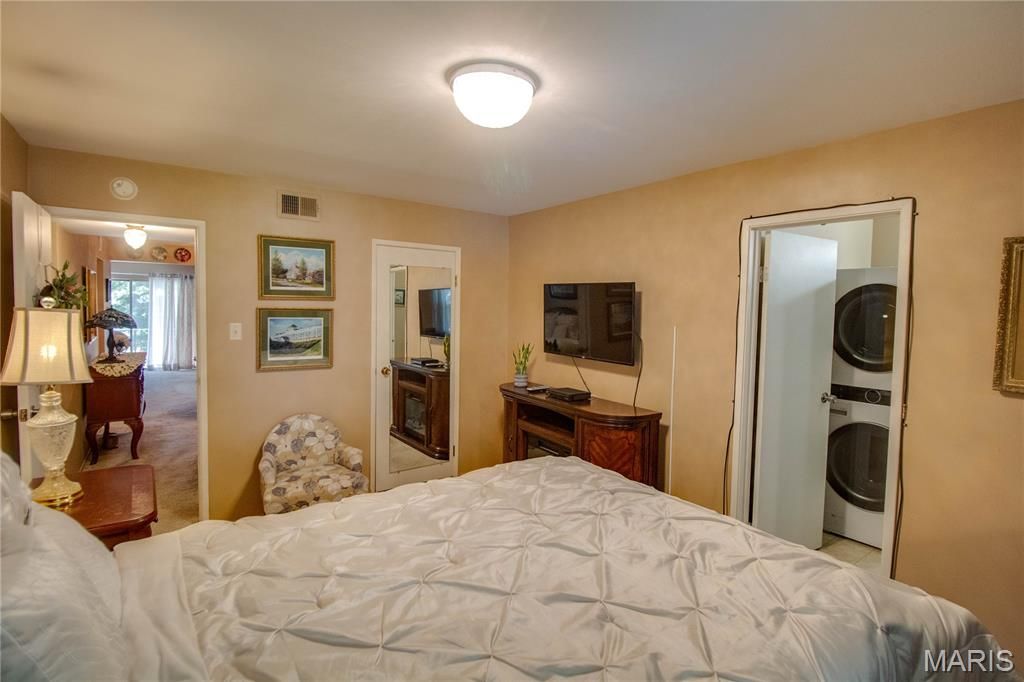 Image 23 of property listing at 1916 W Delmar Avenue F, Godfrey, IL 62035