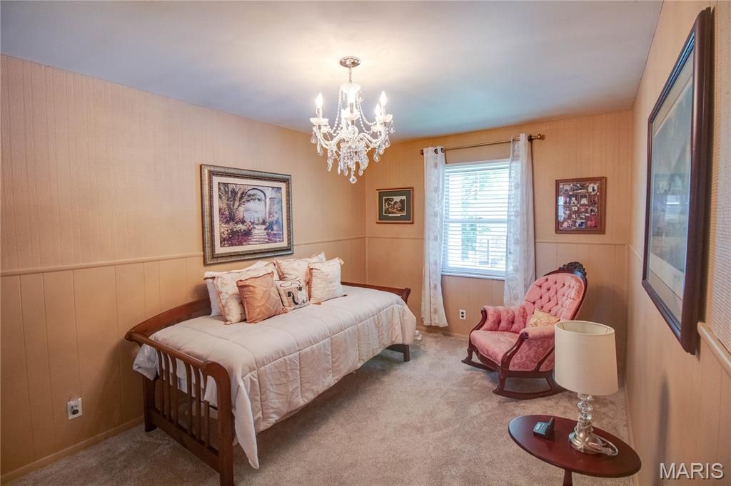 Image 27 of property listing at 1916 W Delmar Avenue F, Godfrey, IL 62035
