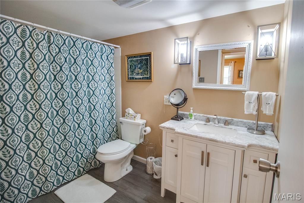 Image 29 of property listing at 1916 W Delmar Avenue F, Godfrey, IL 62035