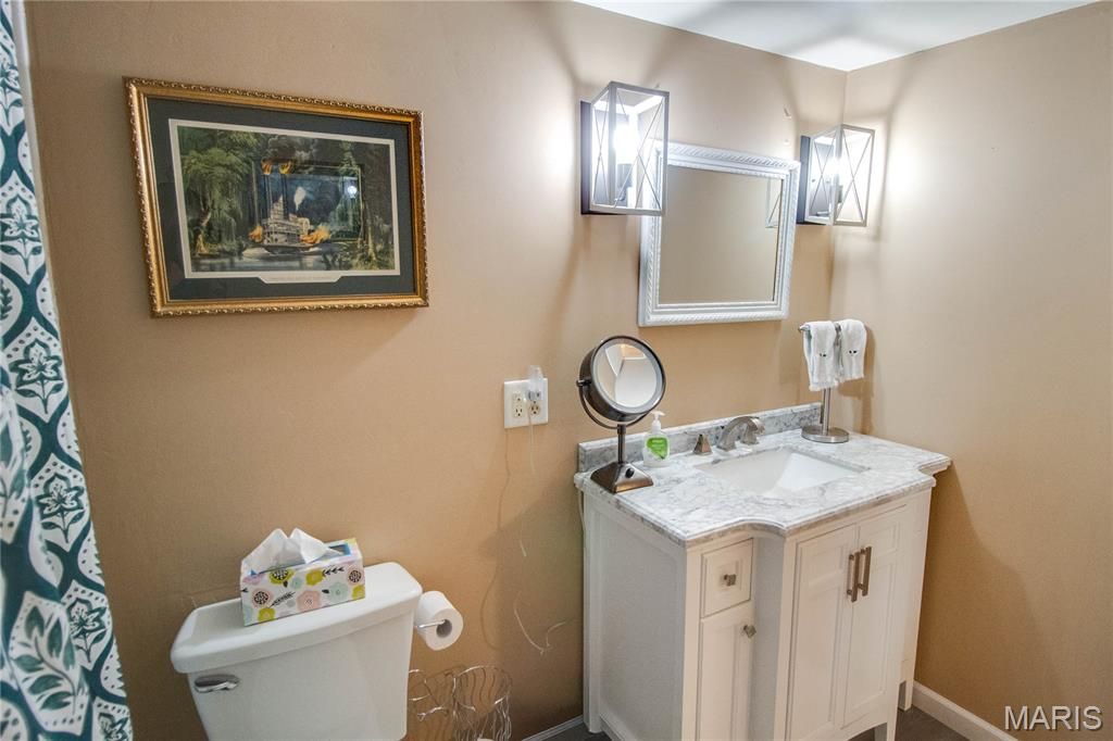 Image 30 of property listing at 1916 W Delmar Avenue F, Godfrey, IL 62035