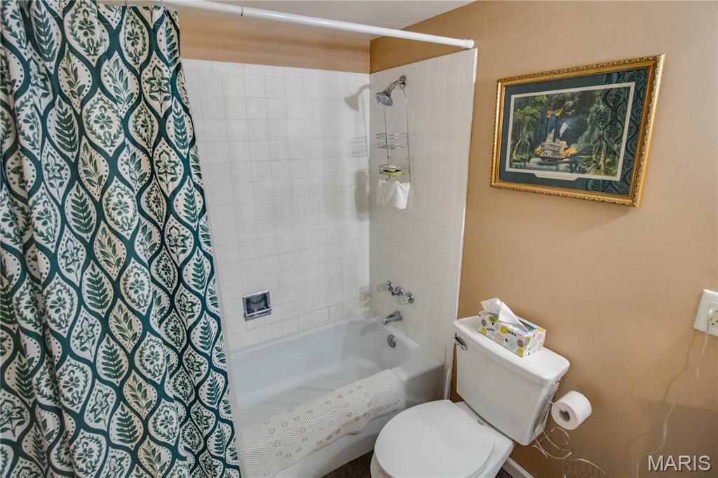 Image 31 of property listing at 1916 W Delmar Avenue F, Godfrey, IL 62035