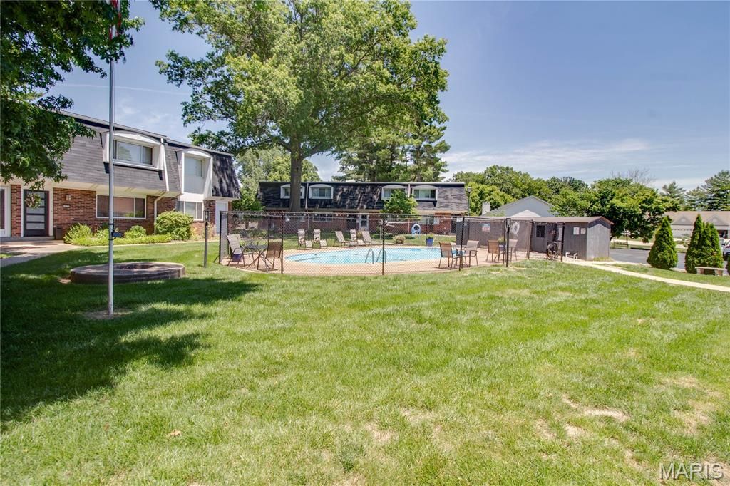 Image 35 of property listing at 1916 W Delmar Avenue F, Godfrey, IL 62035