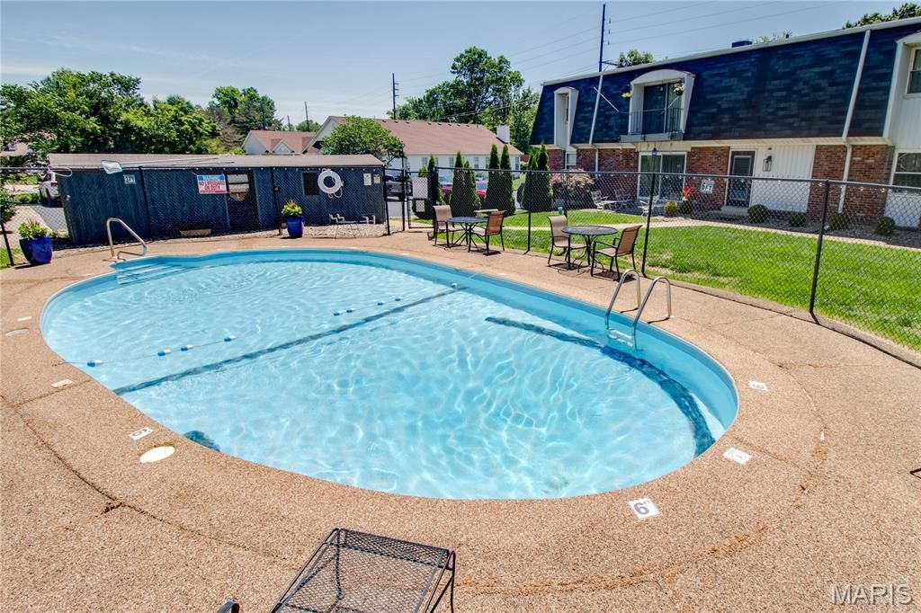 Image 37 of property listing at 1916 W Delmar Avenue F, Godfrey, IL 62035