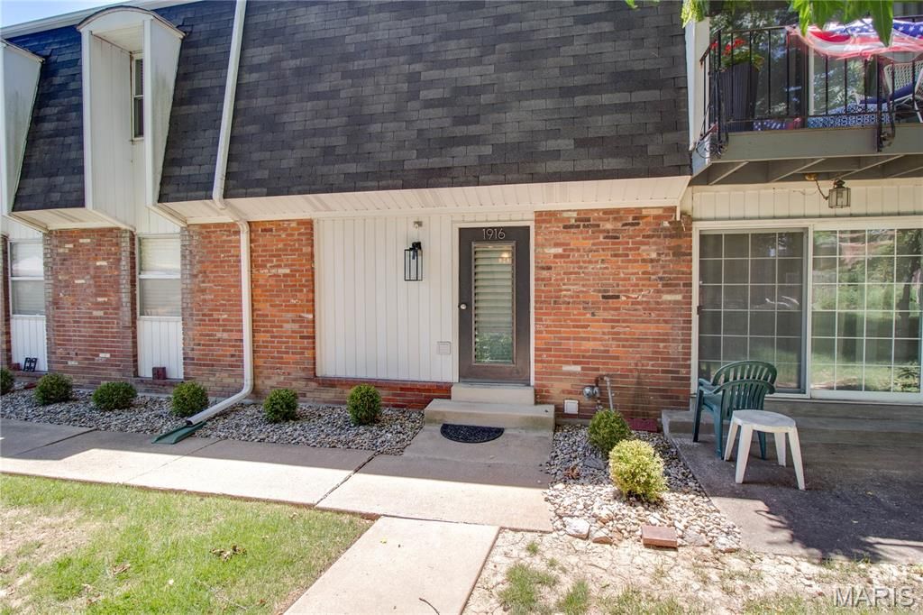 Image 38 of property listing at 1916 W Delmar Avenue F, Godfrey, IL 62035