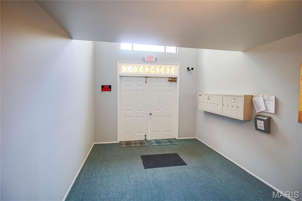 Image 6 of property listing at 1916 W Delmar Avenue F, Godfrey, IL 62035
