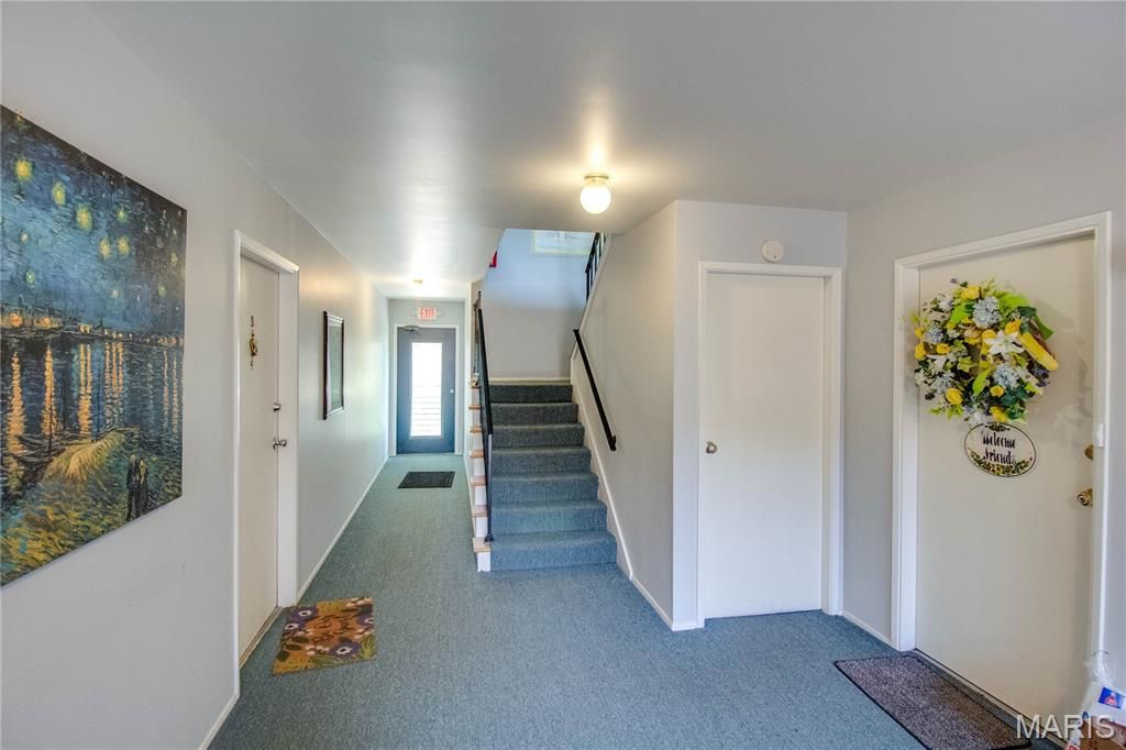 Image 7 of property listing at 1916 W Delmar Avenue F, Godfrey, IL 62035