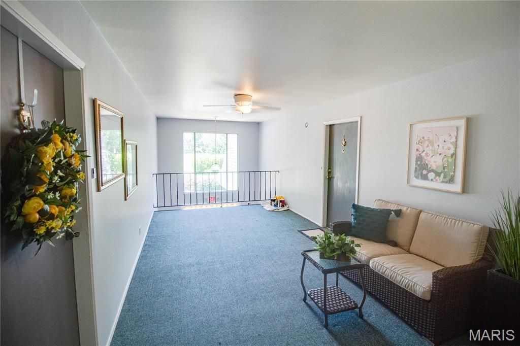 Image 8 of property listing at 1916 W Delmar Avenue F, Godfrey, IL 62035
