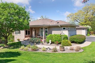 7057 Crowne Oak Road, Eden Prairie, MN 55344