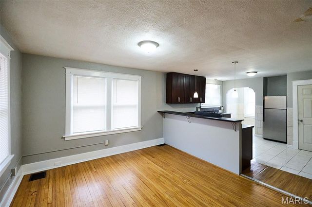 9038 Tudor Avenue, St Louis, MO 63114